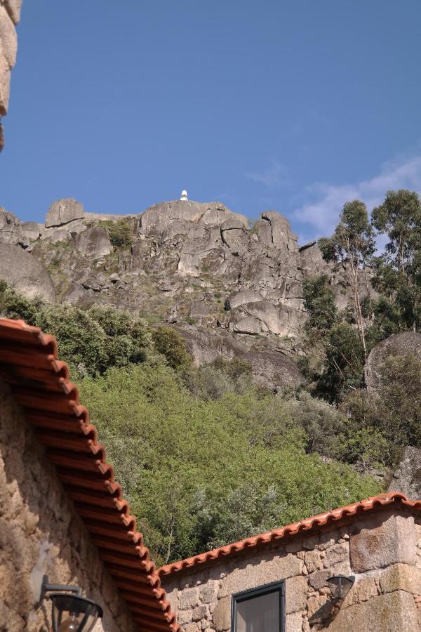 Casa Do Meio Em Quinta De Sao Pedro De Vir-A-Corca 蒙桑图 外观 照片